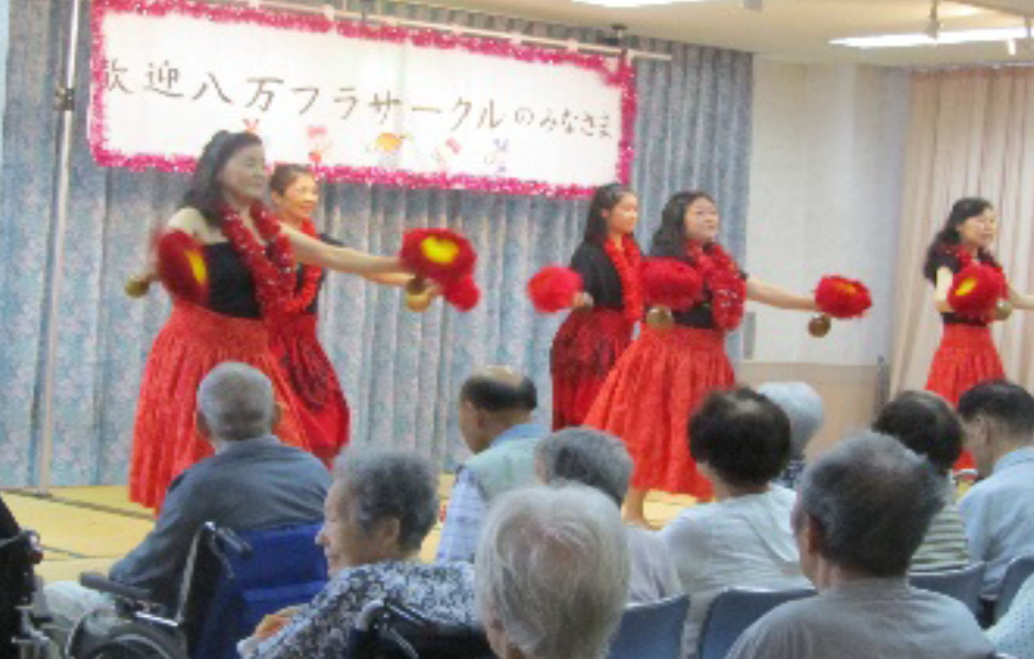 ボランティアの方による踊り